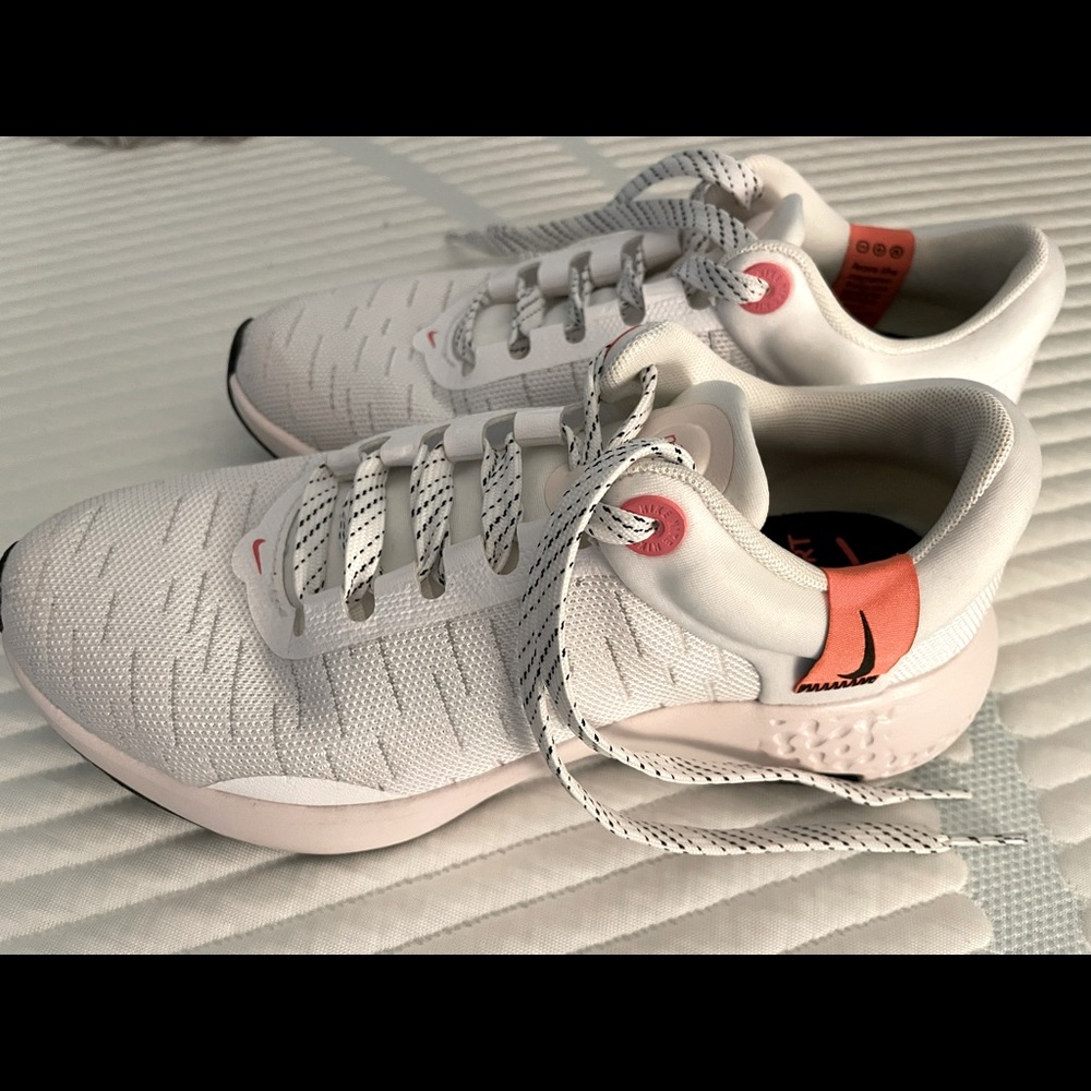 Nike Renew Serenity Run Premium Womens size 6.5 shoes